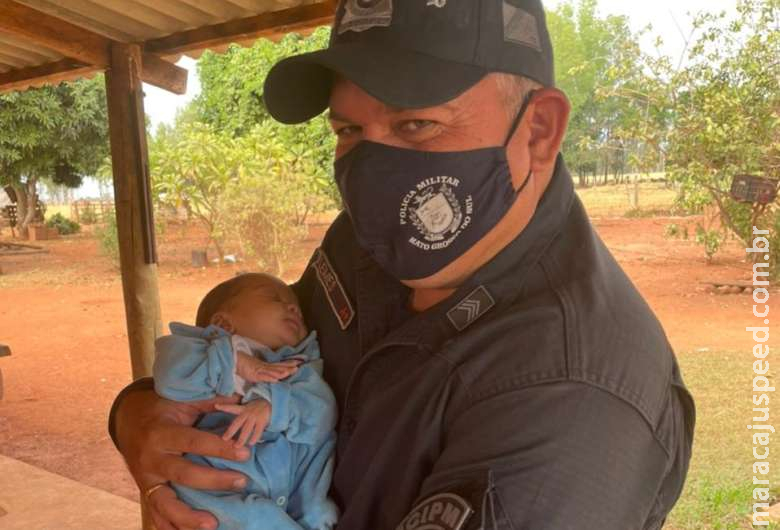  Policial Militar salva bebê que se afogou com o leite materno 