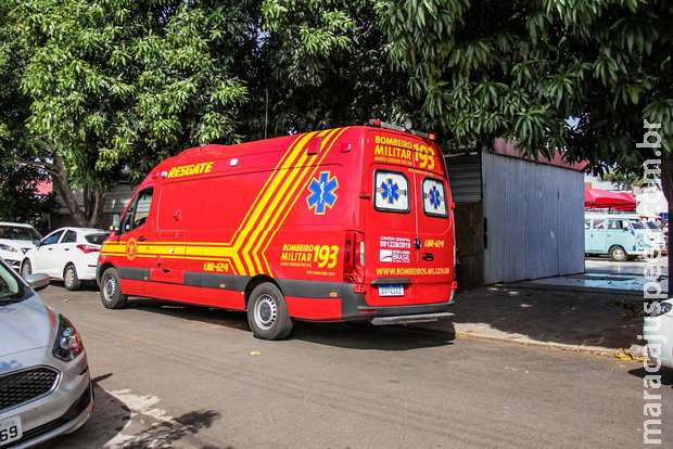 Portão cai em cima de funcionária na Avenida Ceará Portão cai em cima de funcionária na Avenida Ceará