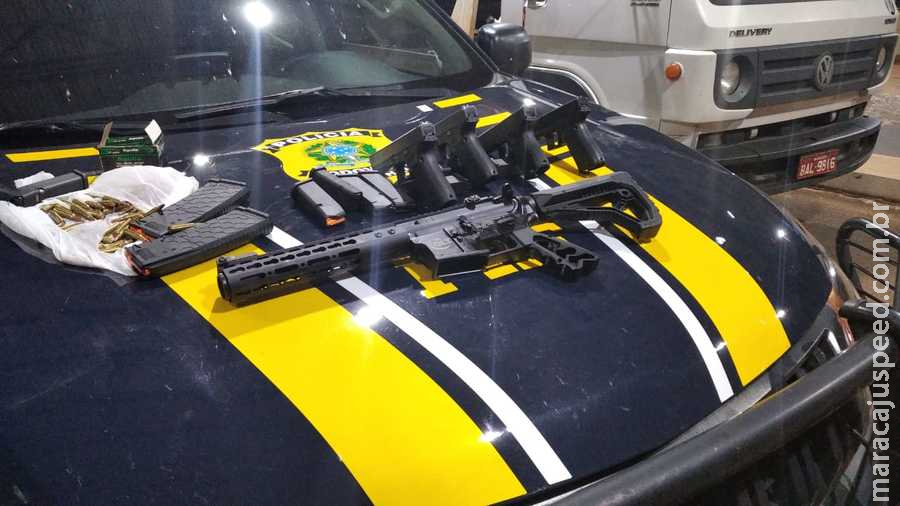 PRF apreende seis armas, munições, 830 Kg de maconha e 20 Kg de skunk em Terenos (MS) PRF apreende seis armas, munições, 830 Kg de maconha e 20 Kg de skunk em Terenos (MS)