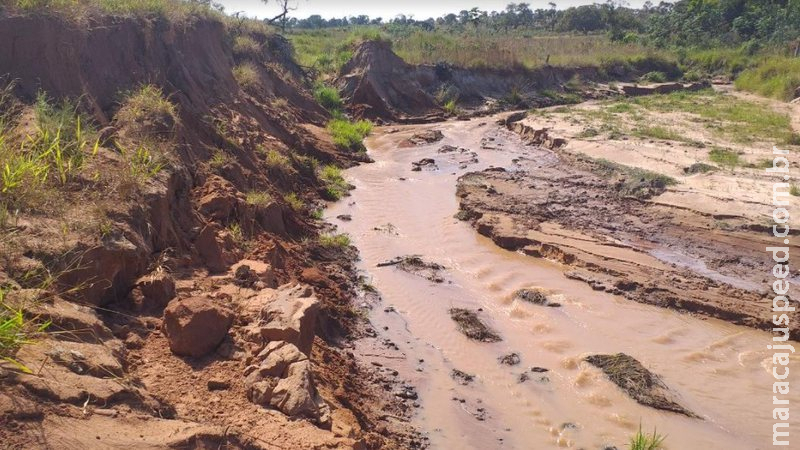 Proprietário é multado em R$ 65 mil por erosões e desvio de córrego Proprietário é multado em R$ 65 mil por erosões e desvio de córrego