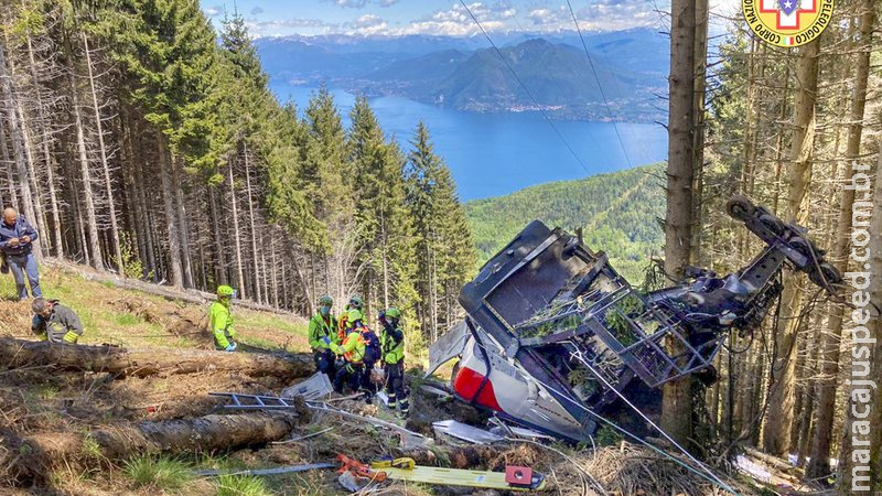 Queda de teleférico na Itália deixa pelo menos 13 mortos Queda de teleférico na Itália deixa pelo menos 13 mortos