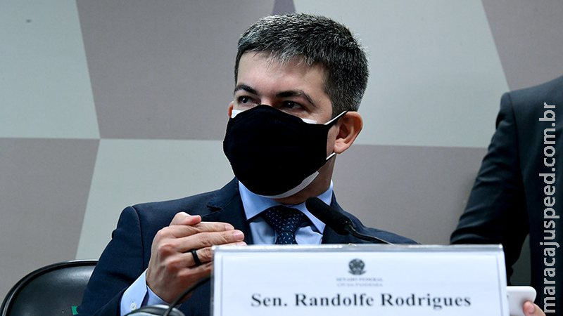 Randolfe apresenta requerimento para convocação de Bolsonaro na CPI Randolfe apresenta requerimento para convocação de Bolsonaro na CPI