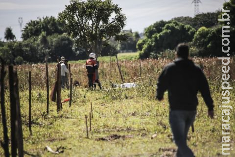 Rapaz é assassinado com 4 tiros em terreno por dupla em Campo Grande Rapaz é assassinado com 4 tiros em terreno por dupla em Campo Grande