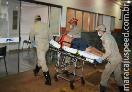 Rapaz morre em hospital após ter pulmão perfurado ao ser esfaqueado Rapaz morre em hospital após ter pulmão perfurado ao ser esfaqueado