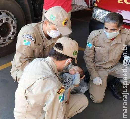 Recém-nascida engasga com leite e é salva por bombeiros em MS Recém-nascida engasga com leite e é salva por bombeiros em MS