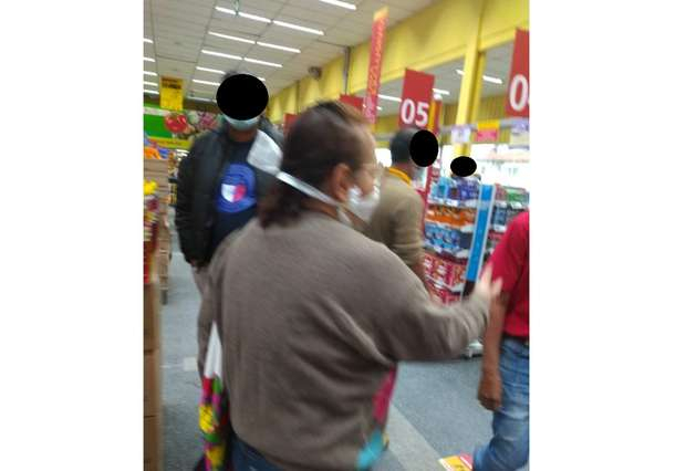 Sem máscara, cliente amarra sacola na boca e manda geral tomar no c* em atacadista de CG Sem máscara, cliente amarra sacola na boca e manda geral tomar no c* em atacadista de CG