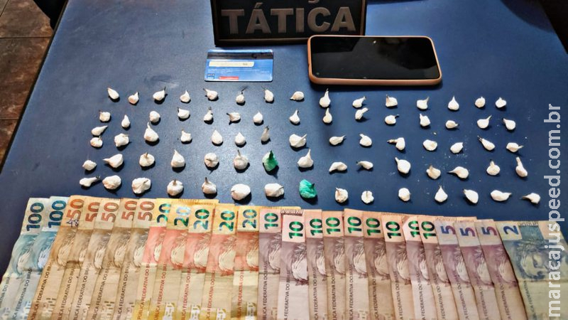 Traficante é preso em flagrante com porções de cocaína e dinheiro Traficante é preso em flagrante com porções de cocaína e dinheiro