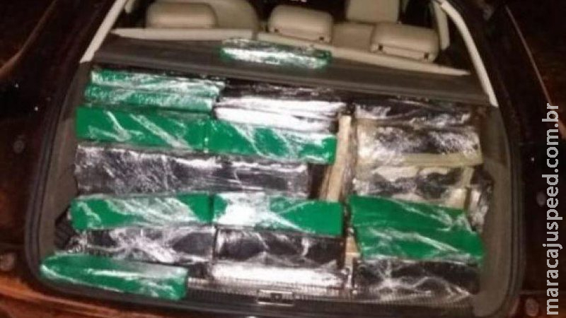 Traficantes são perseguidos por 50 km e abandonam carga de maconha fugindo em meio a milharal Traficantes são perseguidos por 50 km e abandonam carga de maconha fugindo em meio a milharal