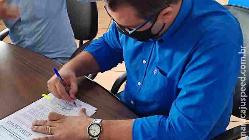 Alan Guedes sanciona lei que permite prorrogar contratos dos médicos do SUS em Dourados