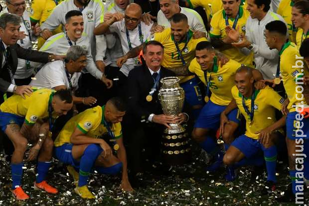 Apesar de ataques da Globo, Bolsonaro confirma Copa América no Brasil Apesar de ataques da Globo, Bolsonaro confirma Copa América no Brasil