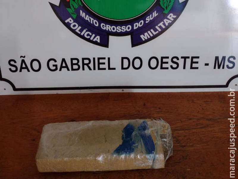 Após investigação da PM, traficante é preso com maconha Após investigação da PM, traficante é preso com maconha