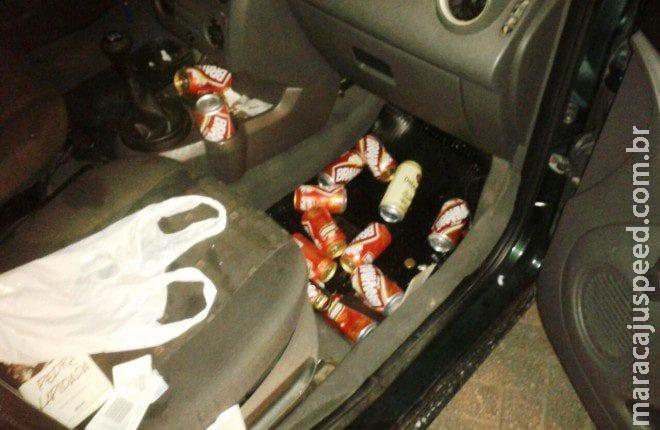 Bêbado, motorista bate em caixa d’água e 15 latas de cerveja são encontradas no carro Bêbado, motorista bate em caixa d’água e 15 latas de cerveja são encontradas no carro