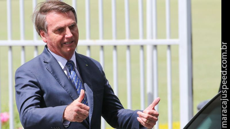 Bolsonaro se irrita com questão de frete e termina conversa na saída do Alvorada