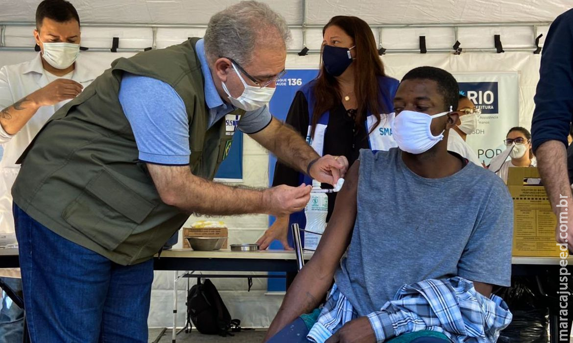 Brasil aplica mais de 2,56 milhões de doses de vacina em 24 horas Brasil aplica mais de 2,56 milhões de doses de vacina em 24 horas