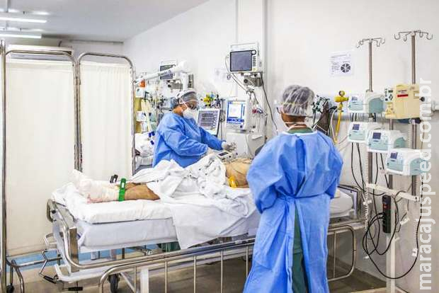 Brasil tem 860 mortes por covid-19 em 24 horas Brasil tem 860 mortes por covid-19 em 24 horas