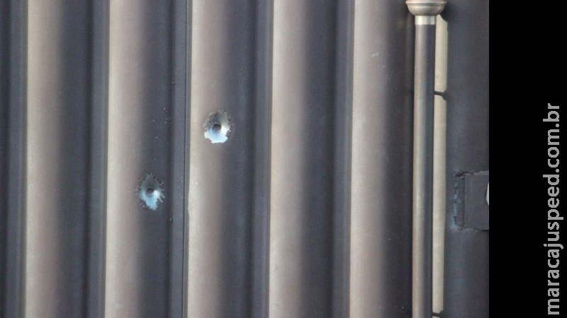 Casa de policial militar é alvejada a tiros na fronteira de MS Casa de policial militar é alvejada a tiros na fronteira de MS