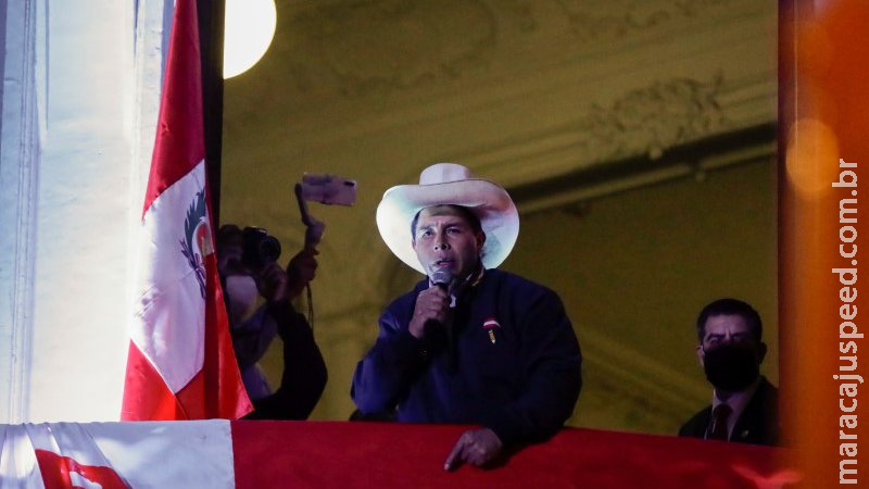 Castillo lidera eleição no Peru com 50,12% dos votos após fim da apuração Castillo lidera eleição no Peru com 50,12% dos votos após fim da apuração
