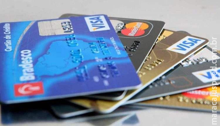Com cartões clonados e documentos falsos, golpista que comprava pela internet é preso em hotel Com cartões clonados e documentos falsos, golpista que comprava pela internet é preso em hotel
