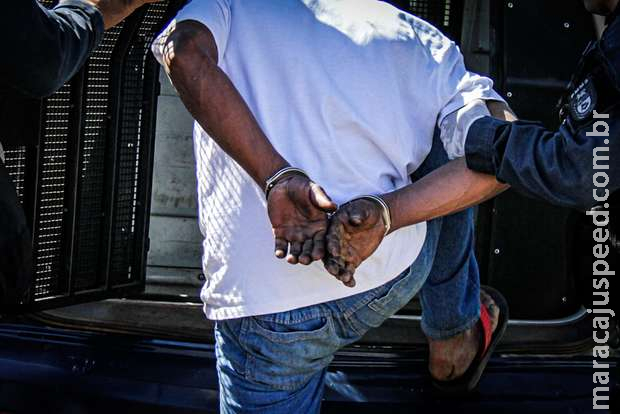 Com faca no pescoço, bandido tenta assaltar motorista de aplicativo em Dourados Com faca no pescoço, bandido tenta assaltar motorista de aplicativo em Dourados
