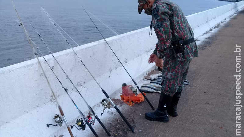 Dois são autuados por pesca com redes em modalidade 