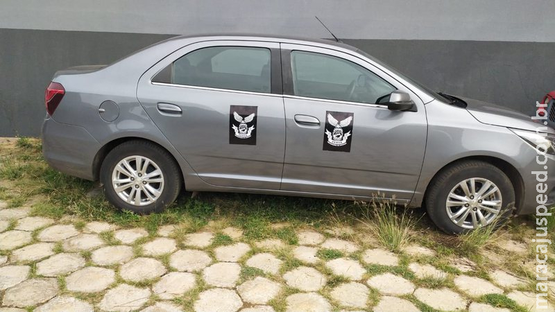 Dois são presos na BR-262 com carro locado que seria levado à Bolívia Dois são presos na BR-262 com carro locado que seria levado à Bolívia