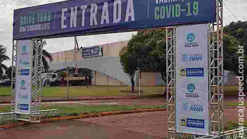 Dourados ativa drive-thru de vacinação com capacidade para atendimento simultâneo de 5 veículos