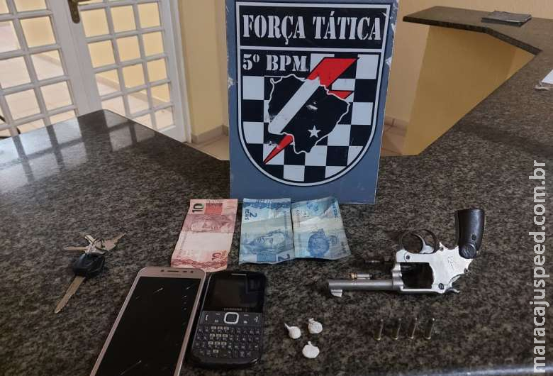 Dupla é flagrada com armas, drogas e munições em cidade de MS Dupla é flagrada com armas, drogas e munições em cidade de MS