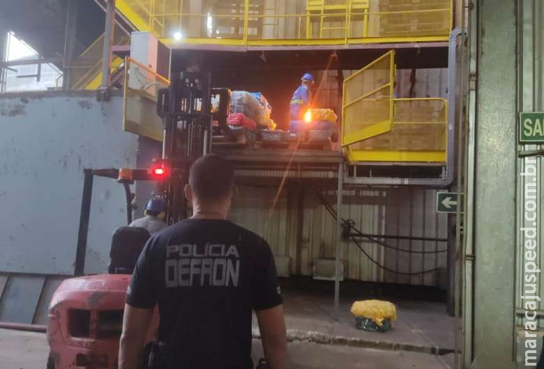 Em Dourados, polícia incinera mais de 40 toneladas de drogas Em Dourados, polícia incinera mais de 40 toneladas de drogas