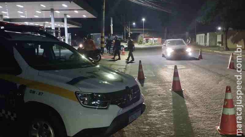 Em noite de pouco movimento, Guarda flagra 35 pessoas e fiscaliza 20 estabelecimentos durante toque de recolher Em noite de pouco movimento, Guarda flagra 35 pessoas e fiscaliza 20 estabelecimentos durante toque de recolher