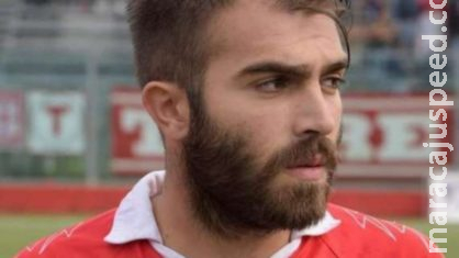 Ex-Parma morre enquanto jogava partida em memória do irmão falecido Ex-Parma morre enquanto jogava partida em memória do irmão falecido