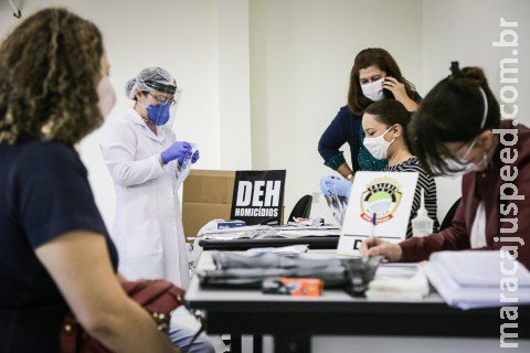 Famílias coletam DNA na esperança de encontrarem desaparecidos há mais de 10 anos Famílias coletam DNA na esperança de encontrarem desaparecidos há mais de 10 anos