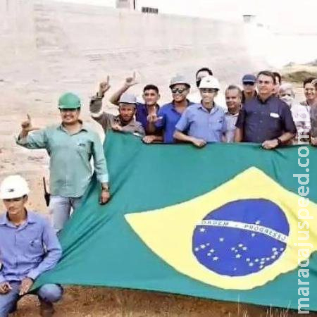 Faria: operários fazendo Faria: operários fazendo