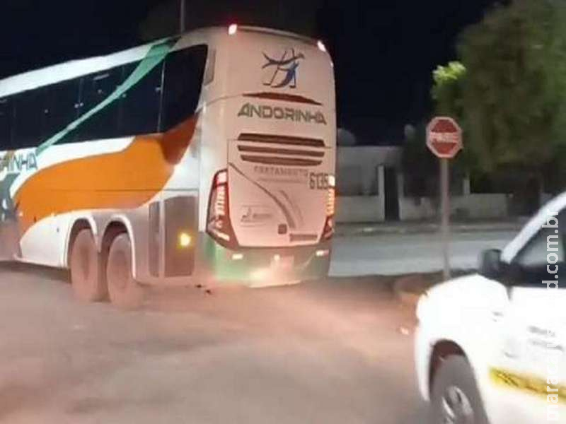 Festa com militares da Marinha é encerrada e ônibus é alugado para levar festeiros em MS Festa com militares da Marinha é encerrada e ônibus é alugado para levar festeiros em MS