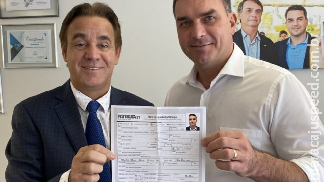 Filiação de Flávio Bolsonaro causa Filiação de Flávio Bolsonaro causa