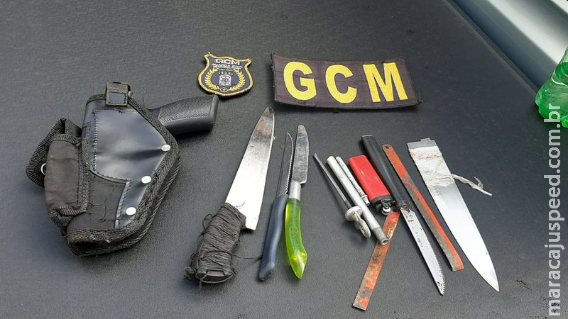 Homem é detido em banheiro de unidade de saúde com facas e simulacro de revólver Homem é detido em banheiro de unidade de saúde com facas e simulacro de revólver