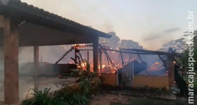 Homem é preso após invadir e colocar fogo em casa de ex-mulher Homem é preso após invadir e colocar fogo em casa de ex-mulher
