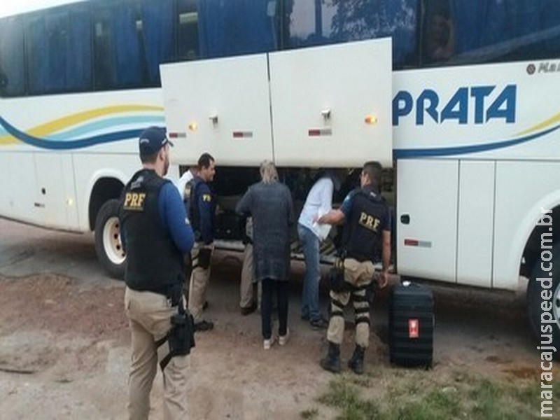 Homem é preso dentro de ônibus em Sidrolândia com 27 tabletes de maconha 