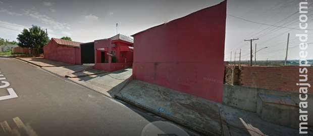 Homem mexe no celular da esposa e se joga do telhado de motel Homem mexe no celular da esposa e se joga do telhado de motel
