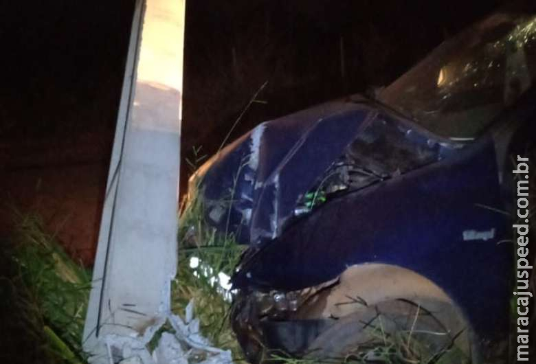Homem que não tinha CNH é preso alcoolizado após bater carro em poste Homem que não tinha CNH é preso alcoolizado após bater carro em poste
