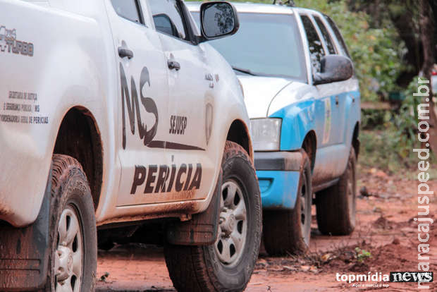 Idoso morre após bater carro na traseira de caminhão na BR-262