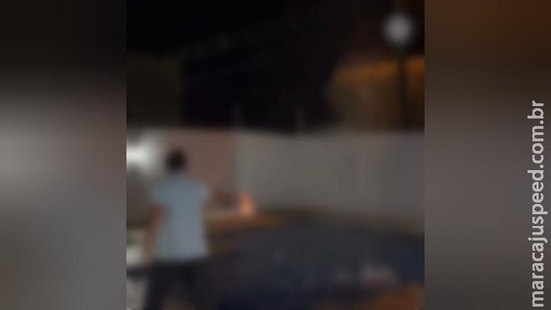 imagens mostram empresário bêbado atirando em piscina em festinha imagens mostram empresário bêbado atirando em piscina em festinha