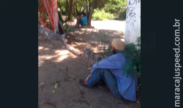 Imóvel abandonado tem usuários de droga e é Imóvel abandonado tem usuários de droga e é
