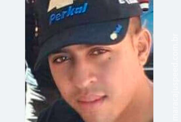 Jovem bate moto em carro no Tijuca e morre após socorro no UPA Leblon Jovem bate moto em carro no Tijuca e morre após socorro no UPA Leblon