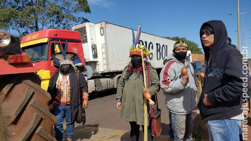 Manifestação fecha rodovia MS-156 contra demarcação de terras indígenas Manifestação fecha rodovia MS-156 contra demarcação de terras indígenas