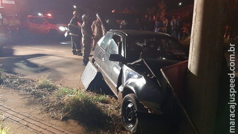 Motorista bêbado bate em poste, abandona carro e acaba preso em casa Motorista bêbado bate em poste, abandona carro e acaba preso em casa