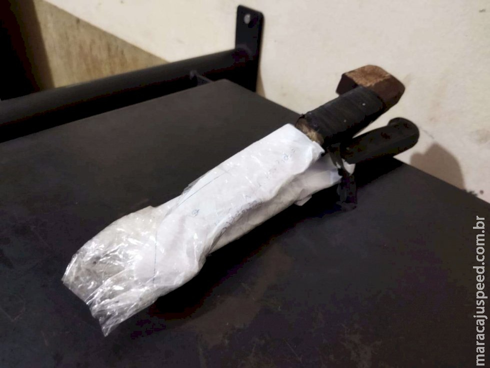 Motorista de aplicativo reage e rende ladrão após ter faca colocada no pescoço Motorista de aplicativo reage e rende ladrão após ter faca colocada no pescoço