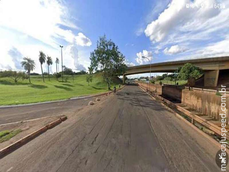 Mulher é socorrida com sinais de estupro na Av. Salgado Filho Mulher é socorrida com sinais de estupro na Av. Salgado Filho