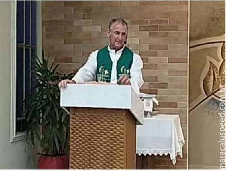 Padre xinga repórter de Padre xinga repórter de