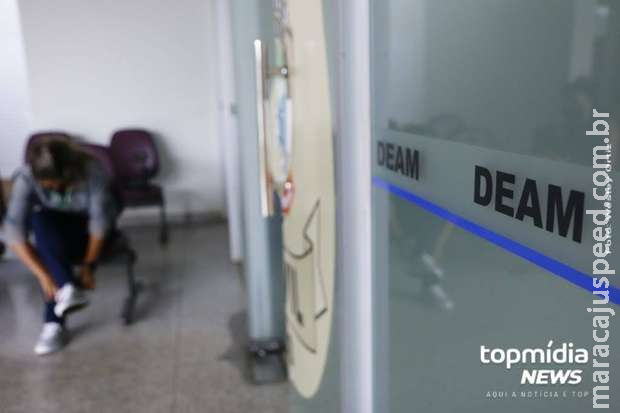 Pai espanca e expulsa filha de casa por acreditar que ela é lésbica em Campo Grande