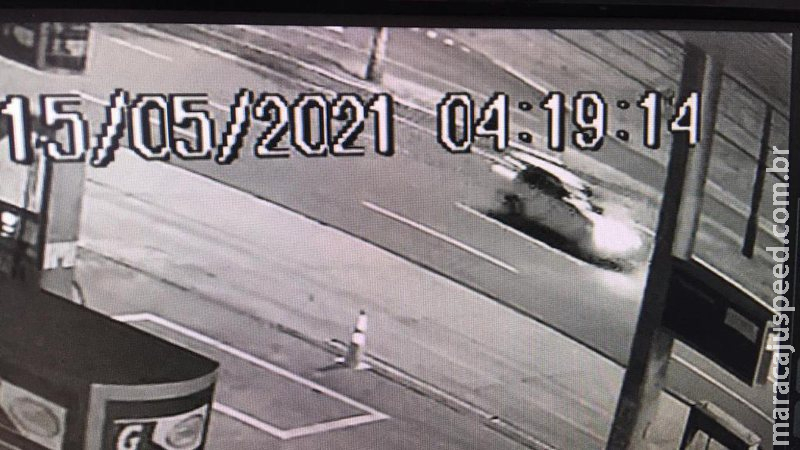 Perícia aponta que namorado estava a mais de 95 km/h com Mariana no capô do carro Perícia aponta que namorado estava a mais de 95 km/h com Mariana no capô do carro